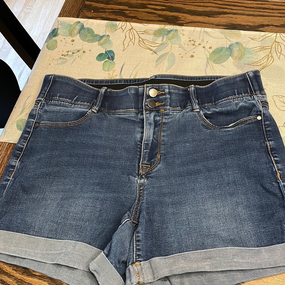 Apt. 9 Jean shorts, size 14.
